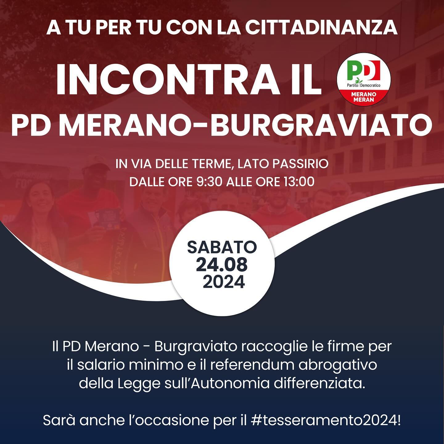 Molte persone al banchetto del PD Merano in via delle Terme, sabato 24 agosto